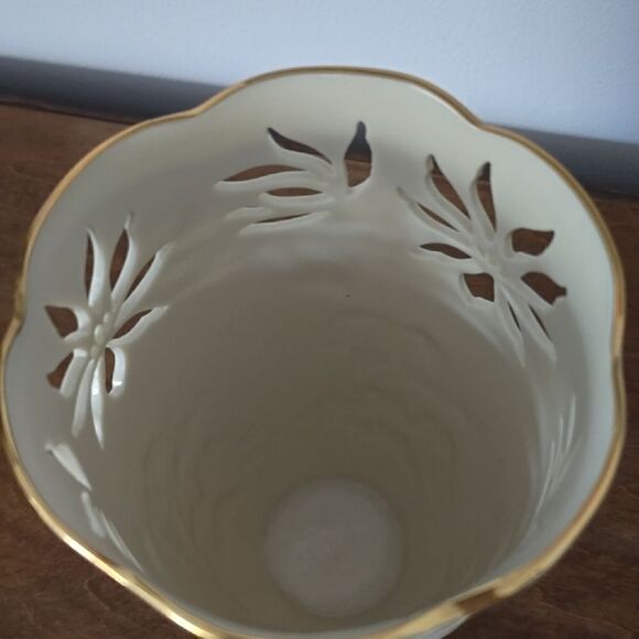 Lenox | Gold Accent Poinsettia Vase - Picture 6 of 6